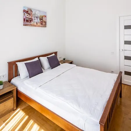 Three Bedroom On Rynok Square *