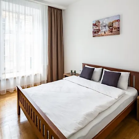 Three Bedroom On Rynok Square *