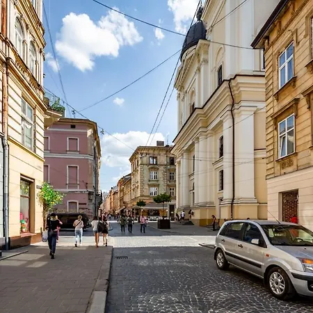 Three Bedroom On Rynok Square リヴィウ