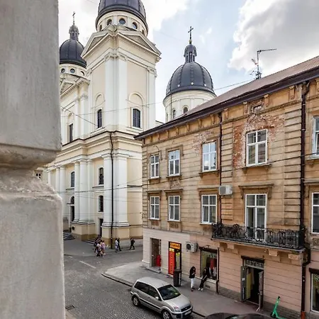 Three Bedroom On Rynok Square