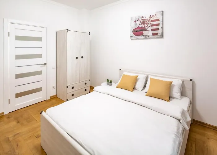 Three Bedroom On Rynok Square アパート リヴィウ