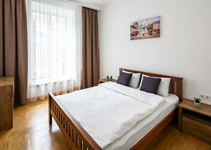 Three Bedroom On Rynok Square *