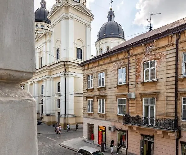 Three Bedroom On Rynok Square