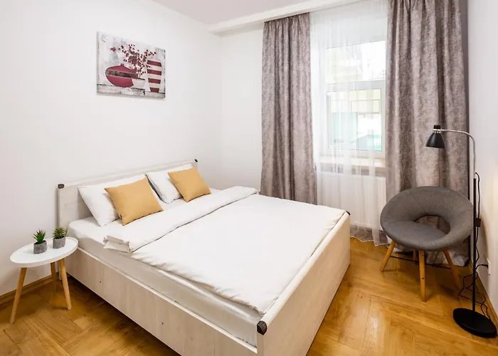 Three Bedroom On Rynok Square *