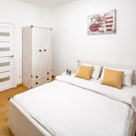 Three Bedroom On Rynok Square Apartman Lviv