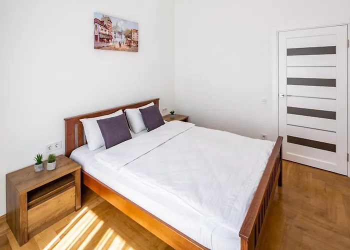 Three Bedroom On Rynok Square *